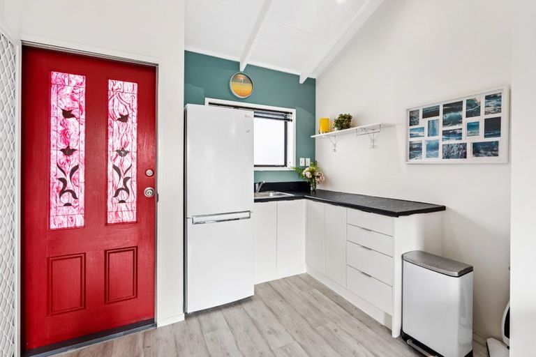 Photo of property in 1 Fantail Court, Orewa, 0931