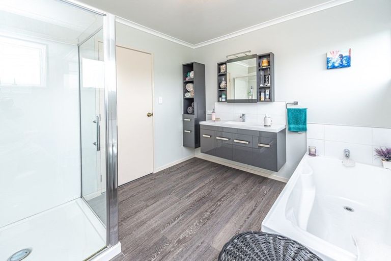 Photo of property in 70 Hipango Terrace, Durie Hill, Whanganui, 4500