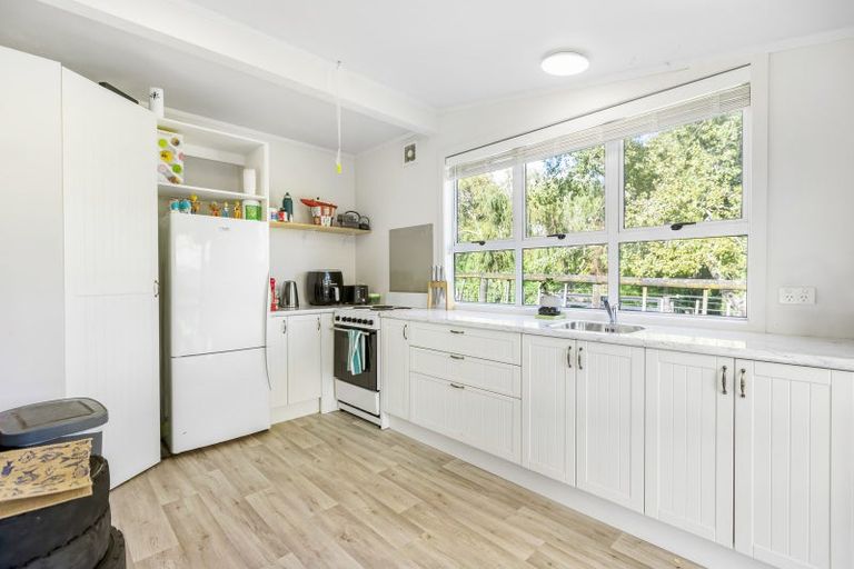 Photo of property in 98 Hanham Road, Kumeu, 0891