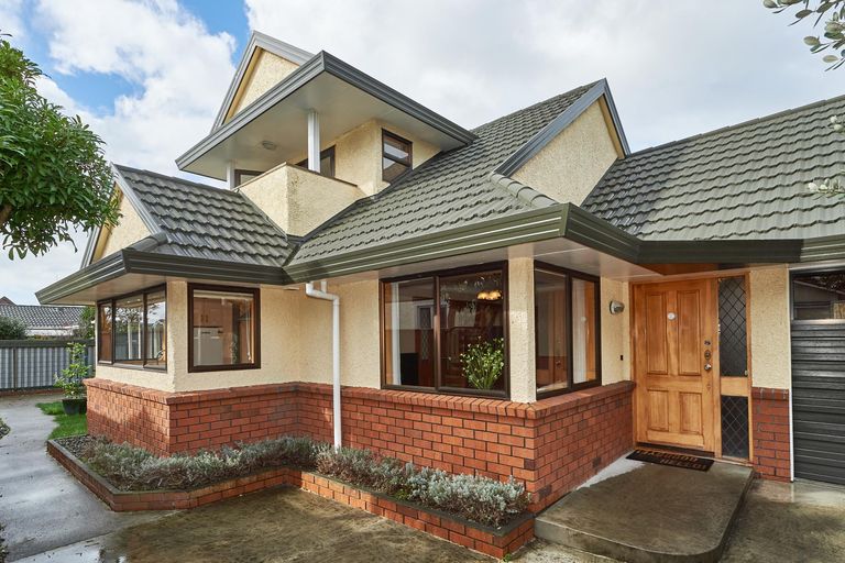 Photo of property in 8a Palm Avenue, Hokowhitu, Palmerston North, 4410