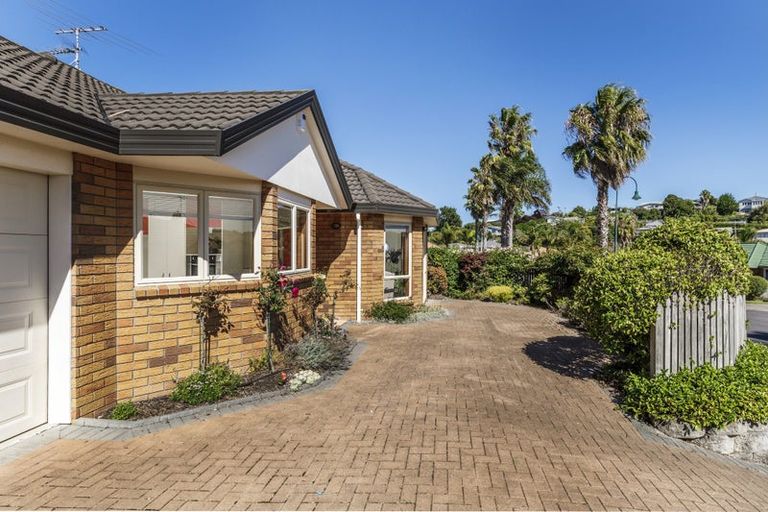 Photo of property in 11 Angel Way, Stanmore Bay, Whangaparaoa, 0932