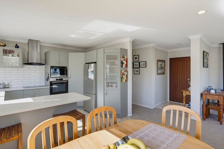 Photo of property in 4 Balmerino Grove, Waikanae, 5036