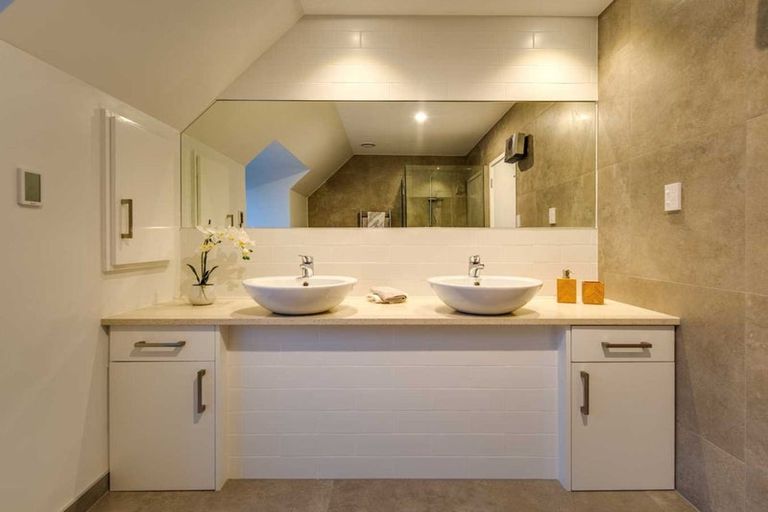 Photo of property in 142 Fendalton Road, Fendalton, Christchurch, 8052