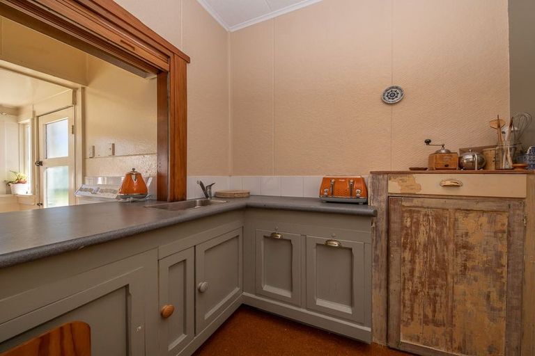 Photo of property in 136 Peel Street, Westport, 7825