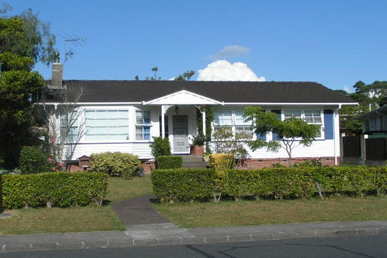 Photo of property in 93 Sunnynook Road, Forrest Hill, Auckland, 0620