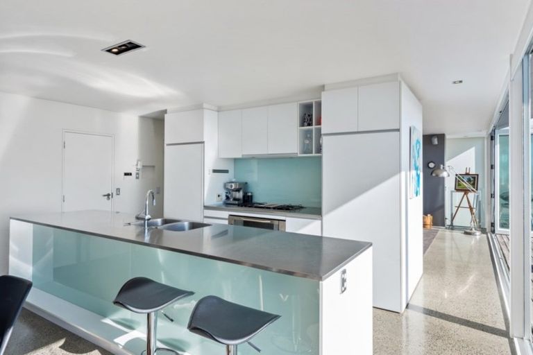 Photo of property in 2a Avery Place, Redcliffs, Christchurch, 8081