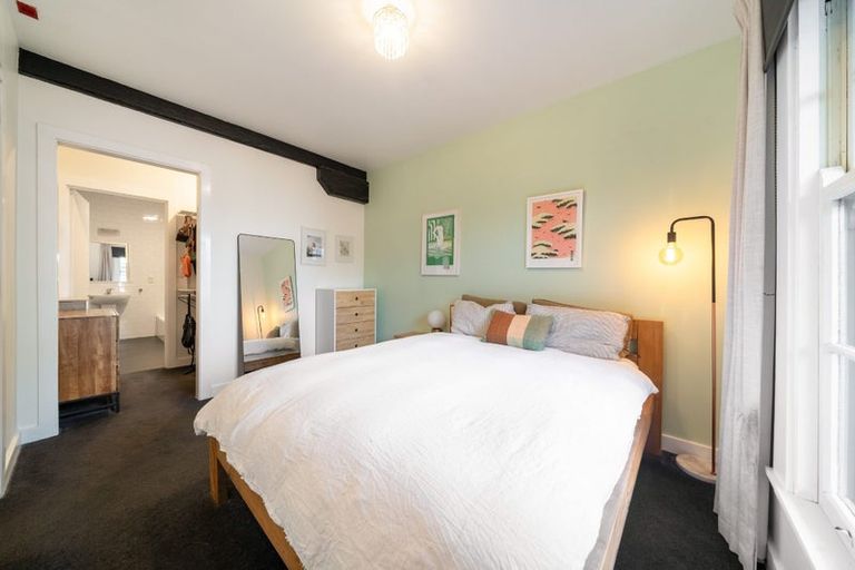 Photo of property in 2/12 Little George Street, Thorndon, Wellington, 6011