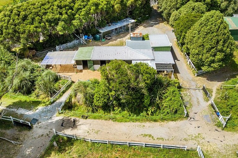 Photo of property in 18-20 Emerald Glen Road, Paekakariki, Paraparaumu, 5032