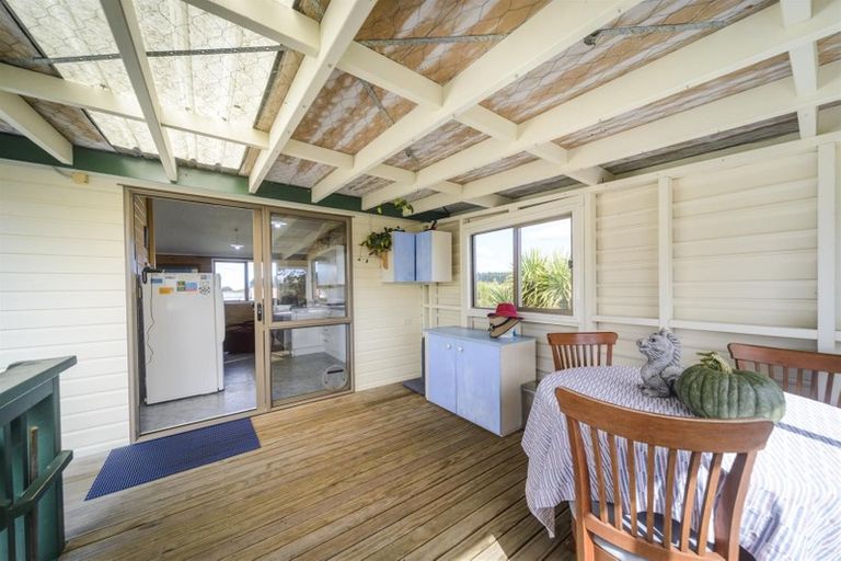 Photo of property in Build Inn, 1942 Parewanui Road, Parewanui, Bulls, 4894