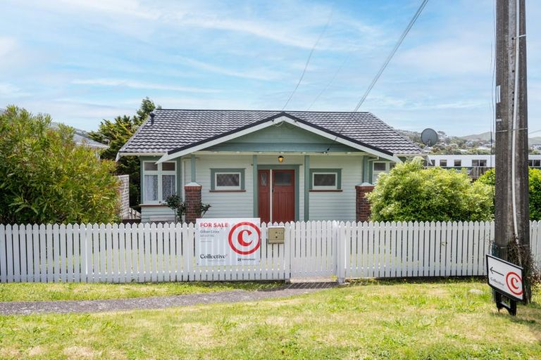 Photo of property in 13 Retter Street, Paparangi, Wellington, 6037