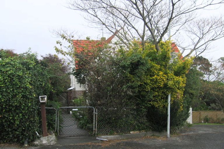 Photo of property in 16 Lawrence Road, Hospital Hill, Napier, 4110