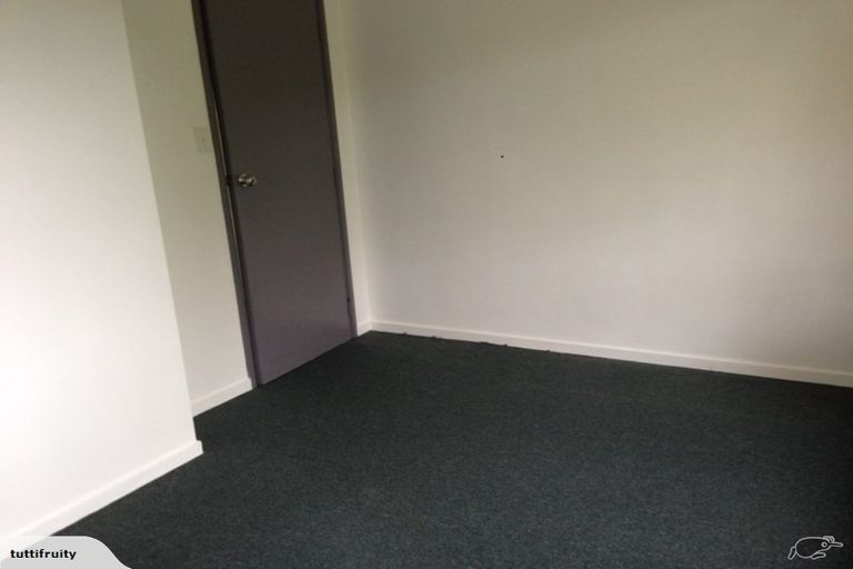 Photo of property in 2/20a Chivalry Road, Glenfield, Auckland, 0629