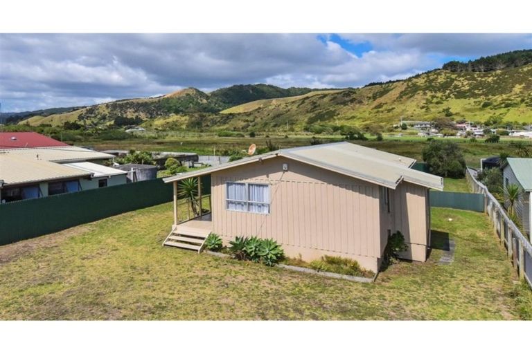 Photo of property in 30 Cordyline Road, Port Waikato, Tuakau, 2695