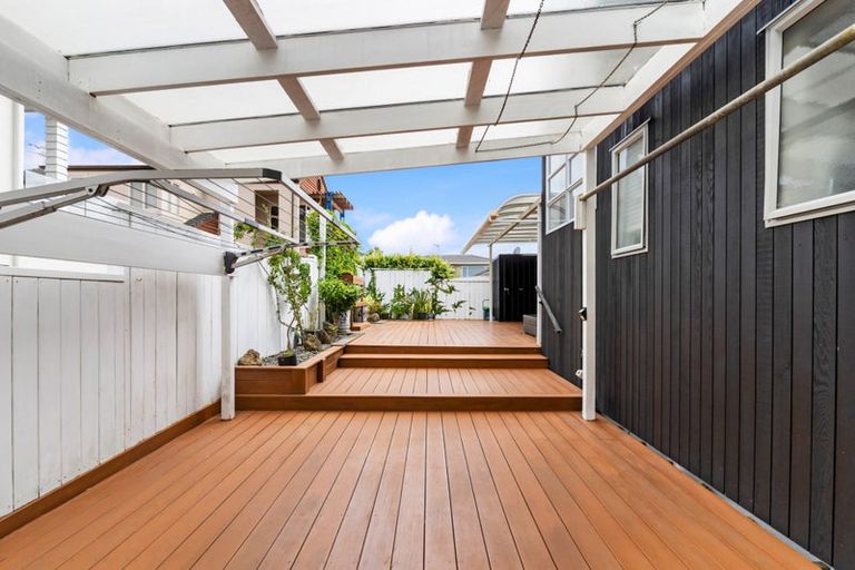Photo of property in 24 Beach Road, Castor Bay, Auckland, 0620