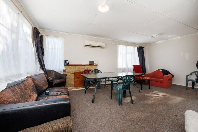 Photo of property in 2 Antrim Place, Hokowhitu, Palmerston North, 4410