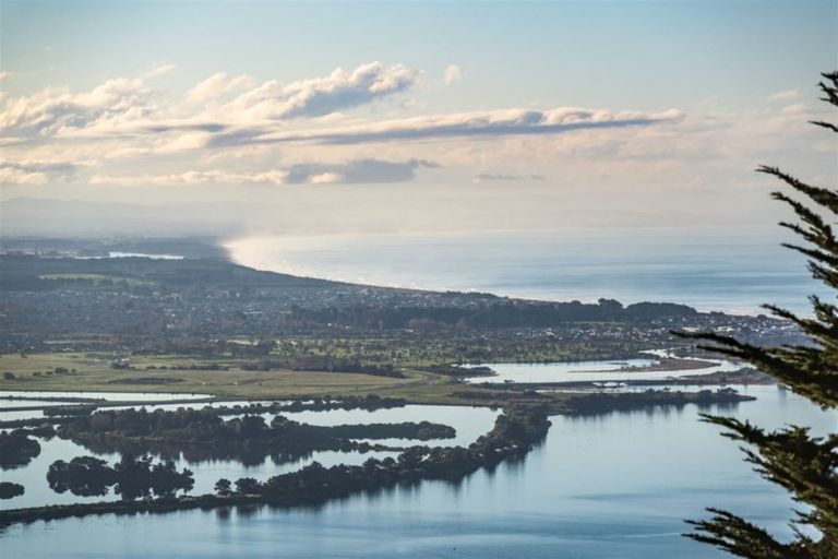 Photo of property in 25 Parkridge Place, Mount Pleasant, Christchurch, 8081