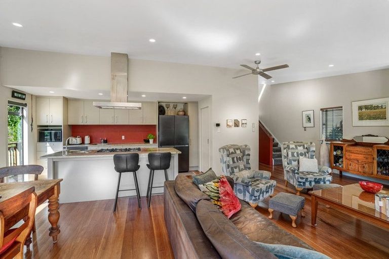 Photo of property in 2/63 Rawene Road, Birkenhead, Auckland, 0626