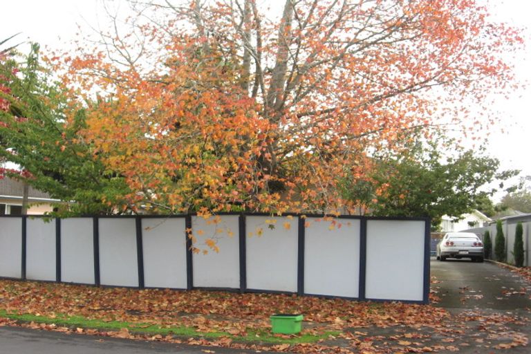 Photo of property in 10 Darren Crescent, Half Moon Bay, Auckland, 2012