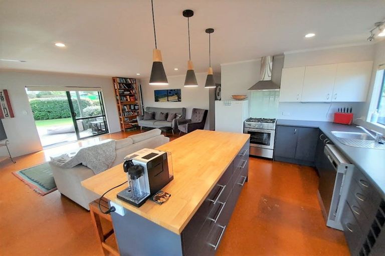 Photo of property in 106 Titoki Place, Matarangi, Whitianga, 3592