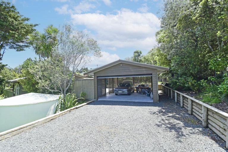 Photo of property in 18 Grand View Road, Leigh, 0985