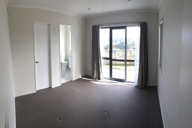 Photo of property in 20 Havana Rise, Grenada Village, Wellington, 6037