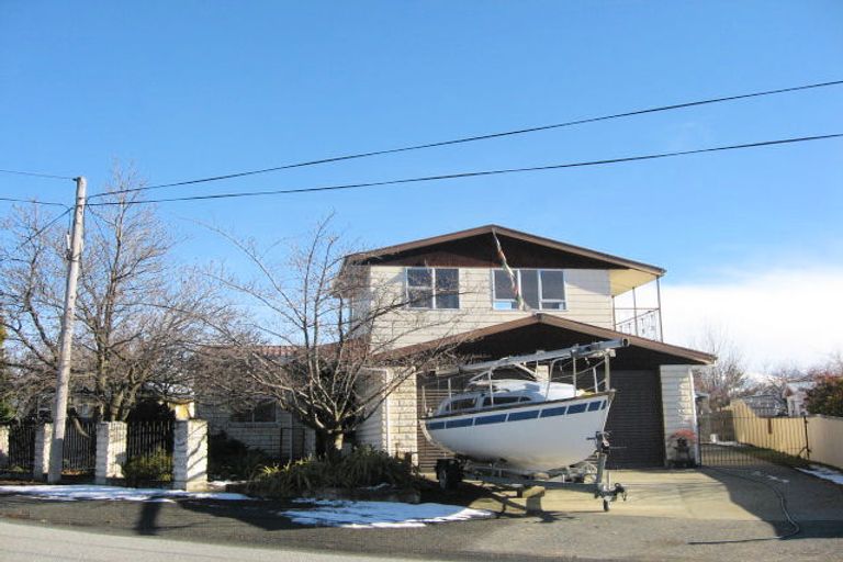 Photo of property in 2 Omahau Crescent, Twizel, 7901
