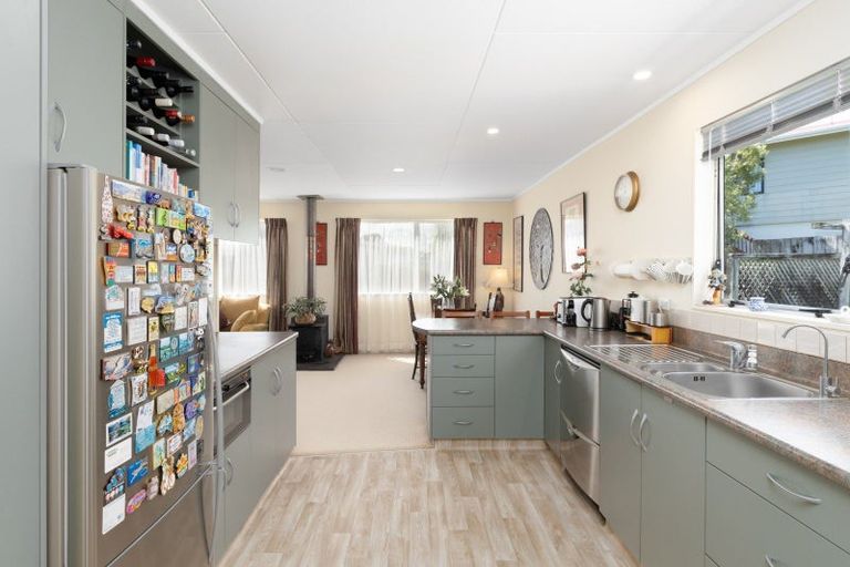 Photo of property in 6 Milne Place, Merrilands, New Plymouth, 4312