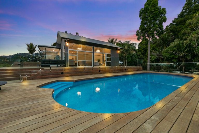 Photo of property in 91 Mountain Road, Henderson Valley, Auckland, 0612