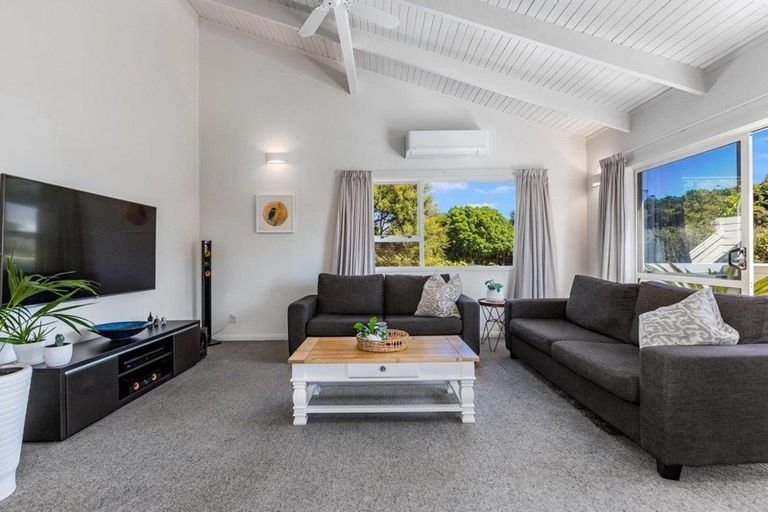 Photo of property in 8 The Crowsnest, Whitby, Porirua, 5024