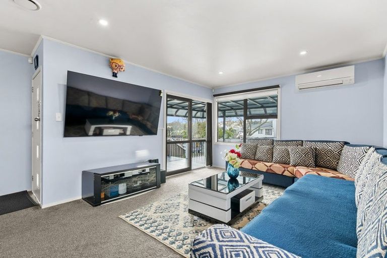 Photo of property in 97 Everglade Drive, Totara Heights, Auckland, 2105