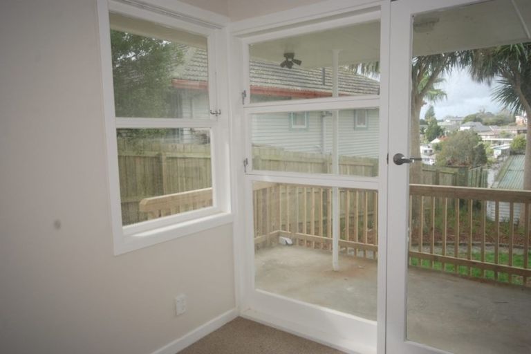 Photo of property in 100 Oakdale Road, Mount Roskill, Auckland, 1041