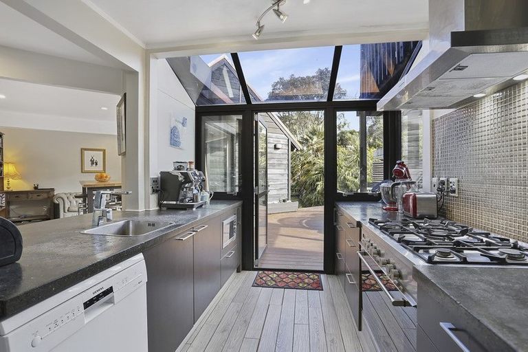 Photo of property in 37 Korotaha Terrace, Rothesay Bay, Auckland, 0630