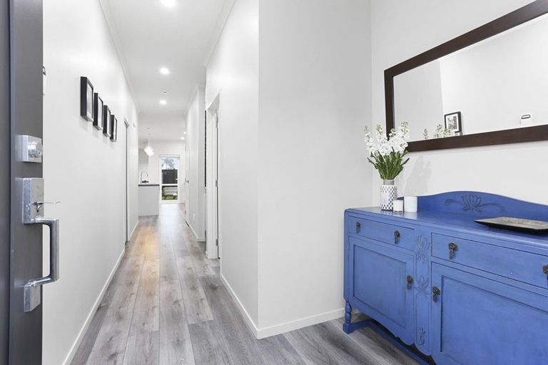 Photo of property in 23 Lili Chen Way, Mangere Bridge, Auckland, 2022