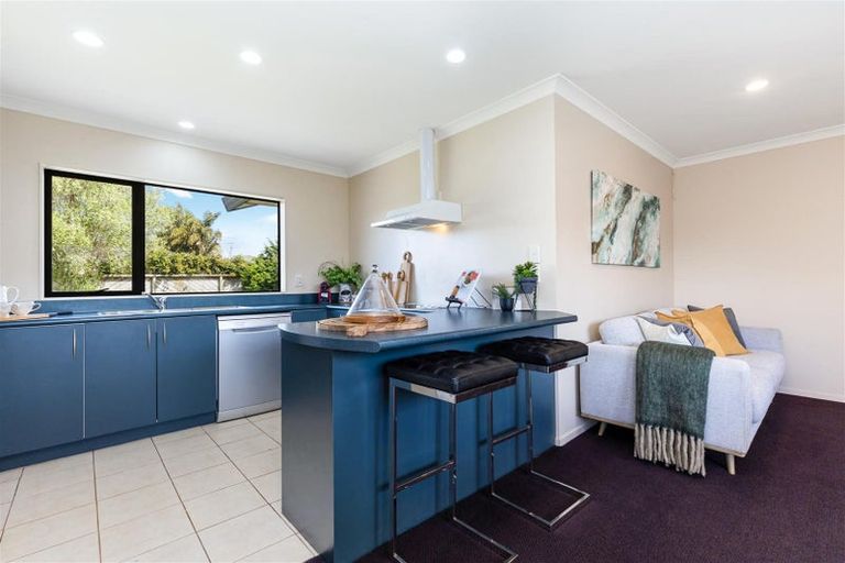 Photo of property in 11 Lieshout Way, Pukekohe, 2120