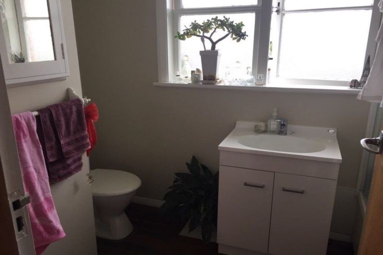 Photo of property in 2/5 Ruahine Street, Trentham, Upper Hutt, 5018