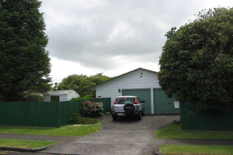 Photo of property in 203 Walter Strevens Drive, Conifer Grove, Takanini, 2112