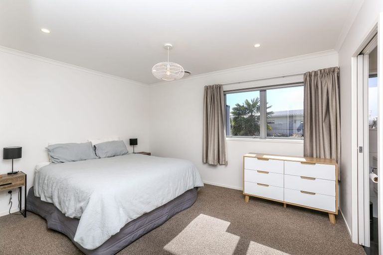 Photo of property in 2a Portland Drive, Highlands Park, New Plymouth, 4312