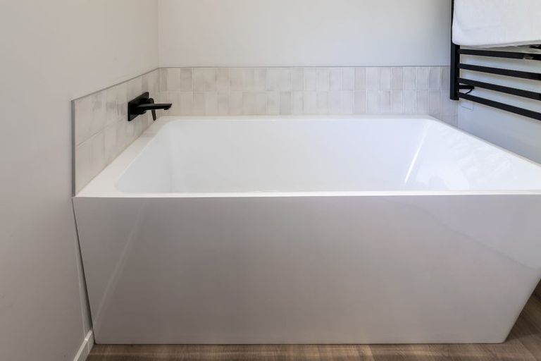 Photo of property in 1a Compass Place, Te Atatu Peninsula, Auckland, 0610