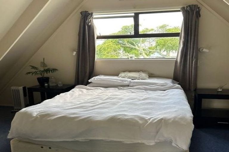 Photo of property in 8 Wallis Street, Raglan, 3225