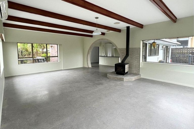 Photo of property in 1070 Scenic Drive North, Swanson, Auckland, 0816