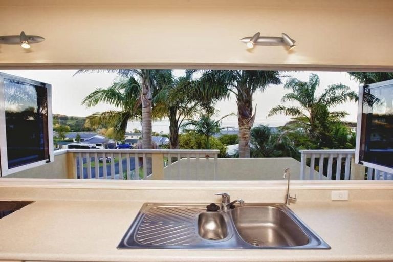 Photo of property in 20 Merehai Place, Snells Beach, 0920