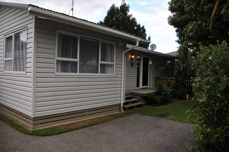 Photo of property in 2/40 Laurie Avenue, Papakura, 2110