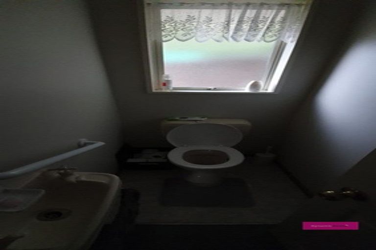 Photo of property in 8a Middlepark Road, Sockburn, Christchurch, 8042