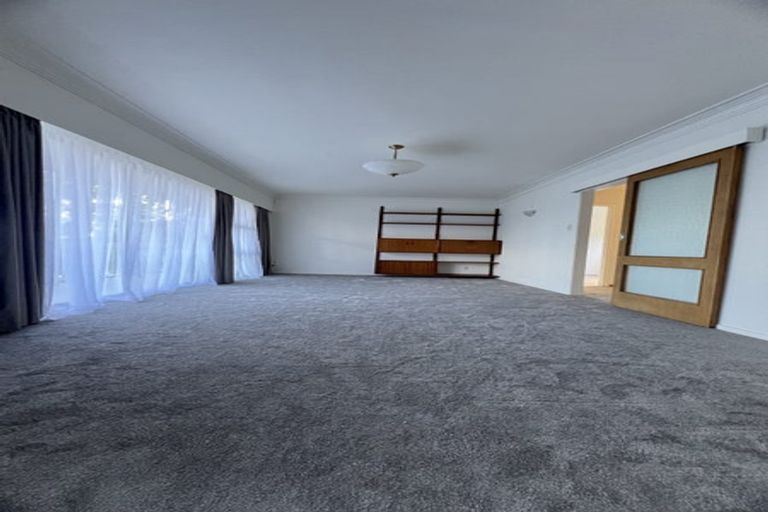 Photo of property in 11 Barlow Place, Chatswood, Auckland, 0626