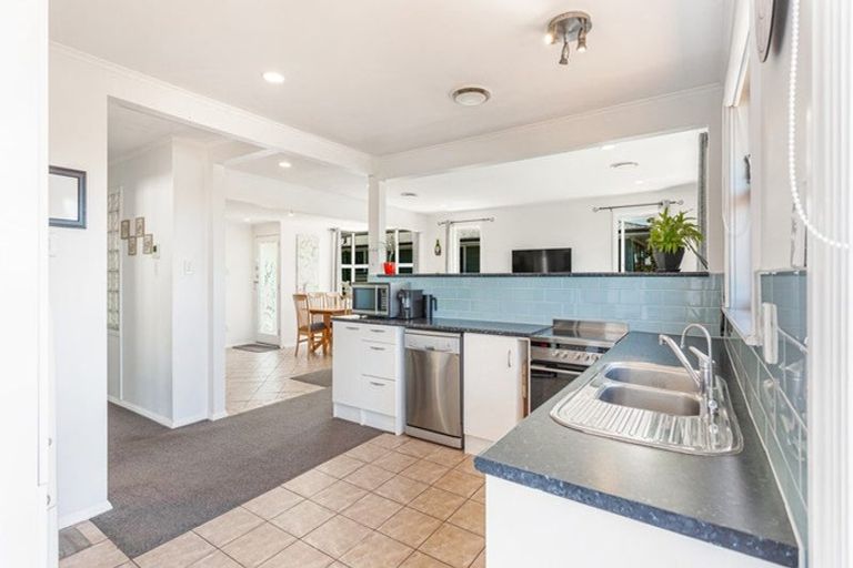 Photo of property in 91 Don Buck Road, Massey, Auckland, 0614