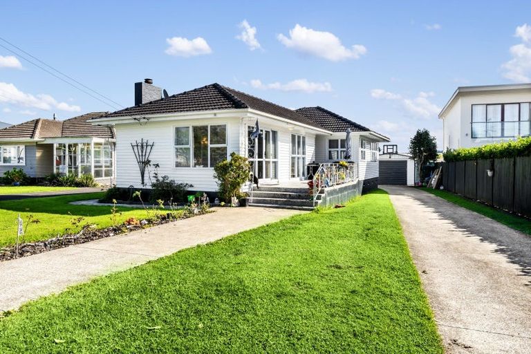 Photo of property in 27 Shortt Avenue, Mangere Bridge, Auckland, 2022