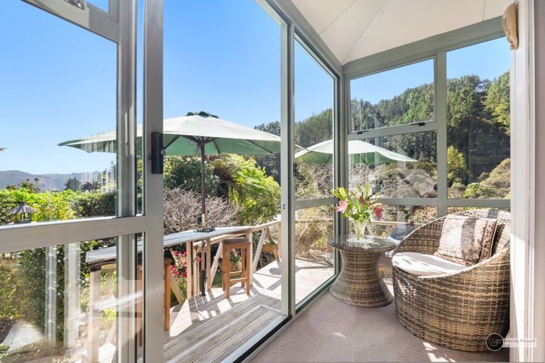 Photo of property in 52 Elmslie Road, Pinehaven, Upper Hutt, 5019