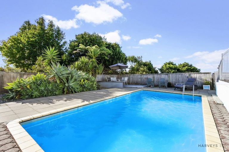 Photo of property in 6 Fairmount Road, Titirangi, Auckland, 0604