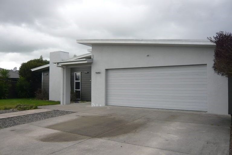 Photo of property in 44 Coleraine Drive, Rototuna, Hamilton, 3210