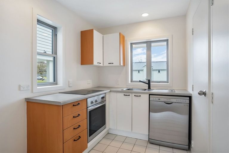 Photo of property in 8/6 John Jennings Drive, Oteha, Auckland, 0632